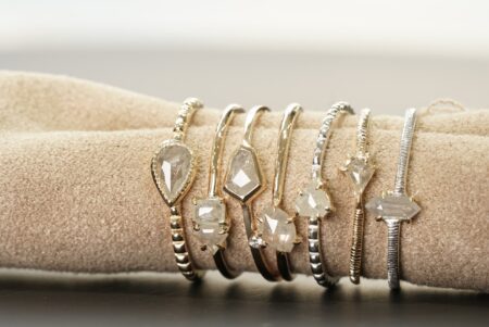 クリスマスギフトにも。唯一無二の輝きを楽しむナチュラルダイヤモンド。